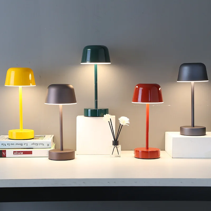 PRISMA PULSE FLARE – Dynamiczna lampa stołowa LED