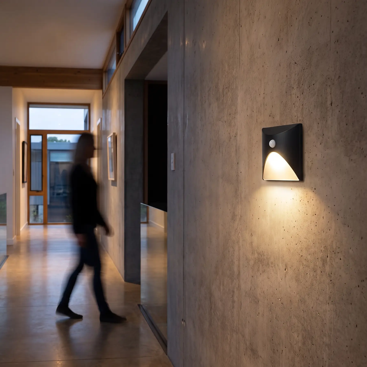 LuminiPath - Wodoodporna Lampa Ścienna IP65 - Lampa Ścienna do Użytku Wewnętrznego i Zewnętrznego - Lampa Ścienna LED z Czujnikiem Ruchu