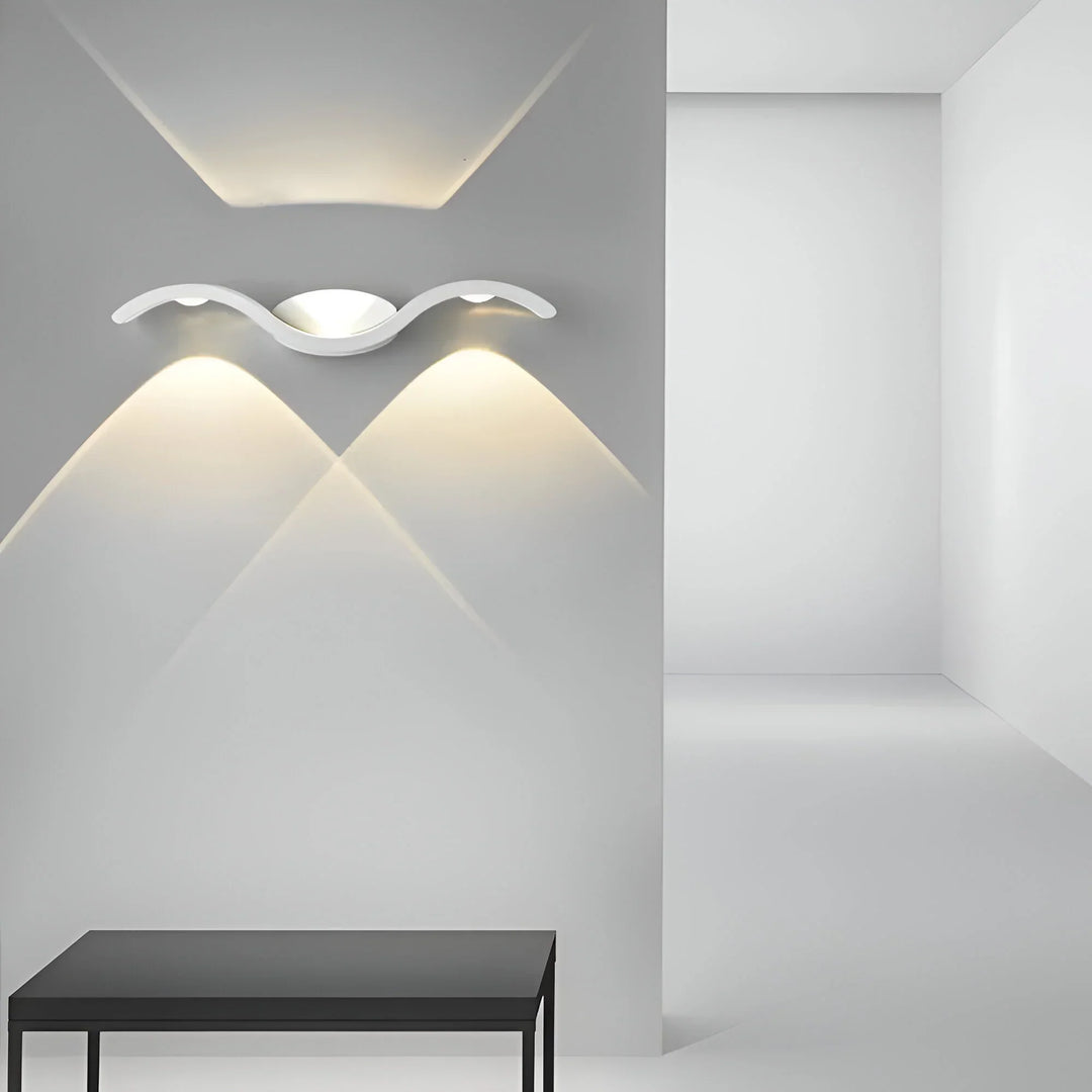 BrightGlow – Wodoodporna Lampa Ścienna w Stylu Nordic