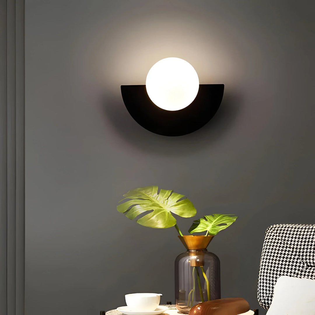 LumiGlow – Nowoczesna Lampa Ścienna w Kształcie Półokręgu