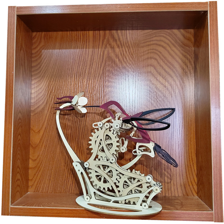 Rzeźba Kinetic Hummingbird z Drewna