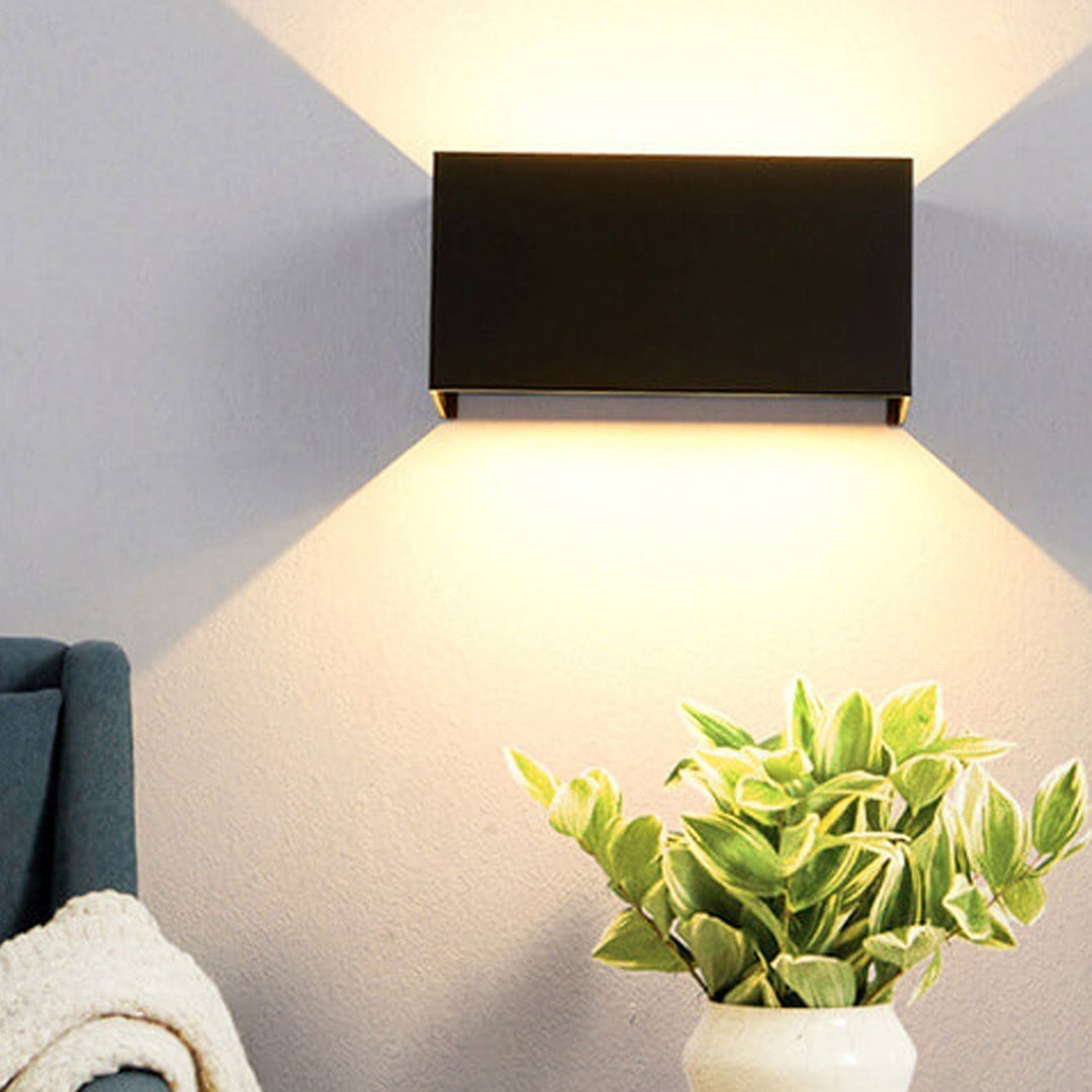 Nowoczesna wodoodporna prostokątna lampa LED na ścianę do użytku zewnętrznego z oświetleniem górnym i dolnym