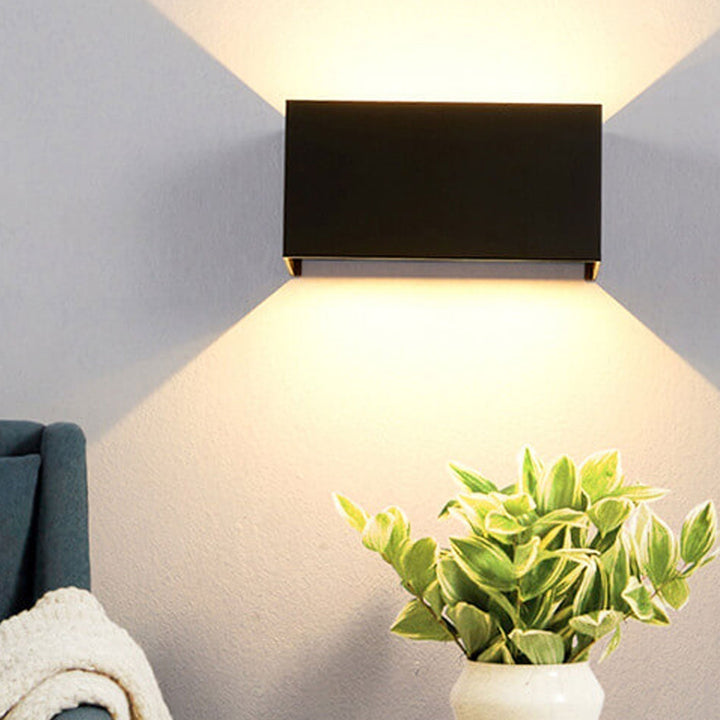 Nowoczesna wodoodporna prostokątna lampa LED na ścianę do użytku zewnętrznego z oświetleniem górnym i dolnym