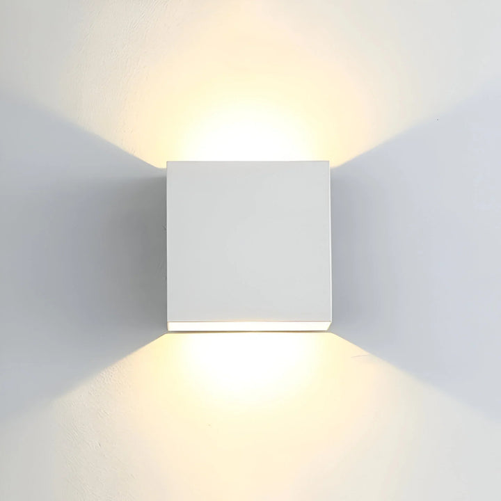LumiCube – Minimalistyczna Lampa Ścienna w Kształcie Sześcianu