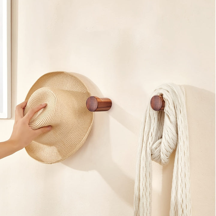 Wieszak na ścianę z drewna orzechowego