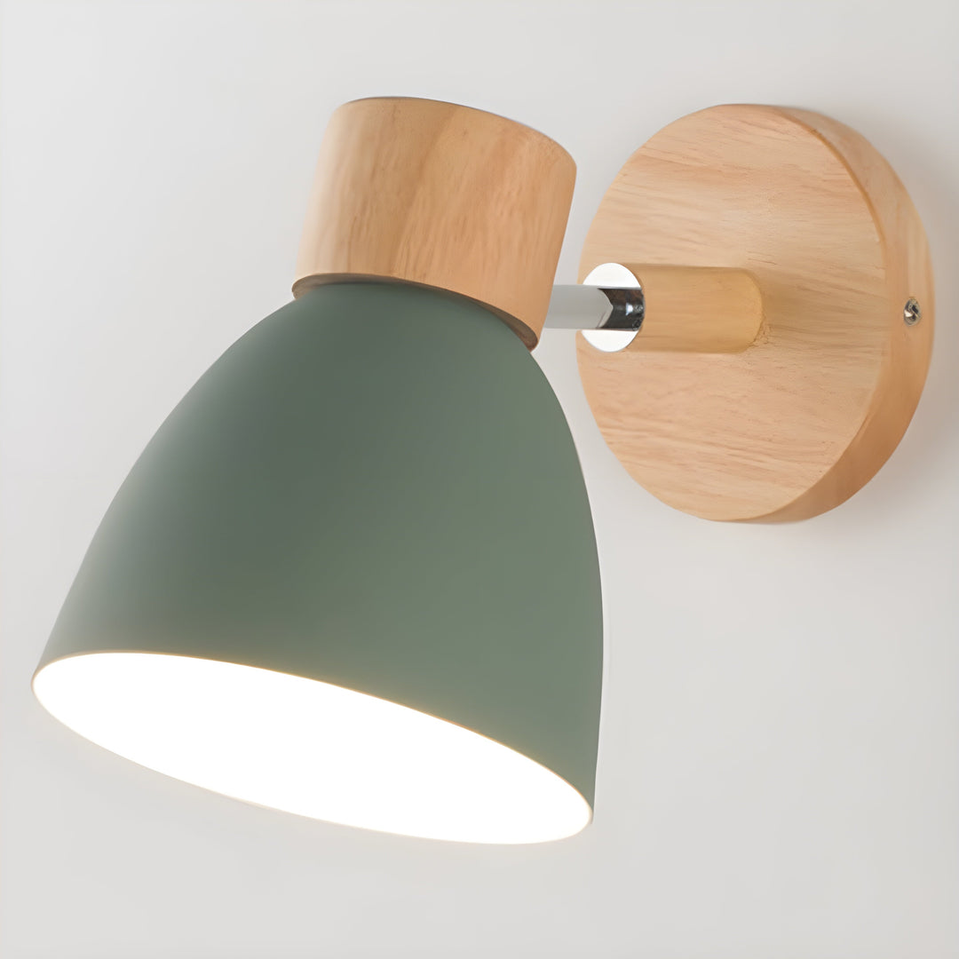 Drewniana nordycka lampa ścienna z włącznikiem do sypialni