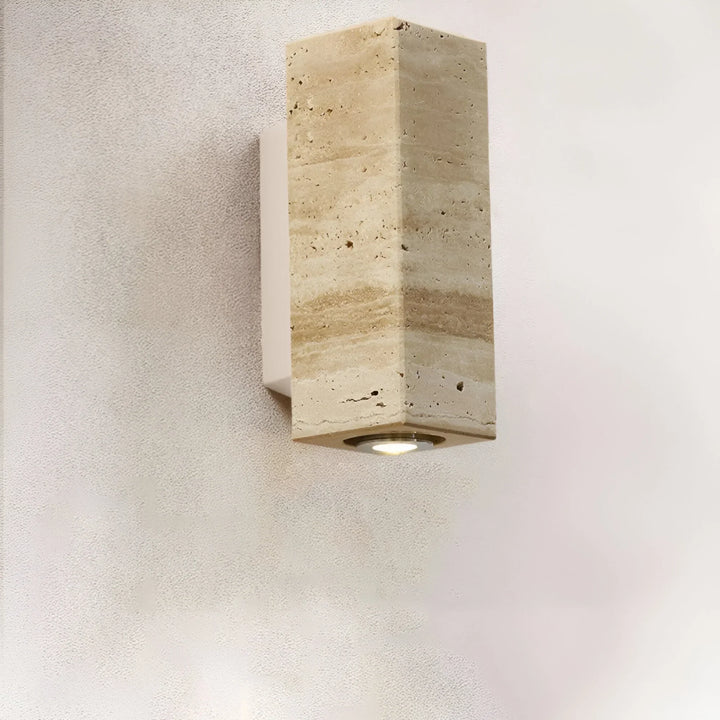 StoneLuxe – Naturalna Lampa Ścienna z Trawertynu