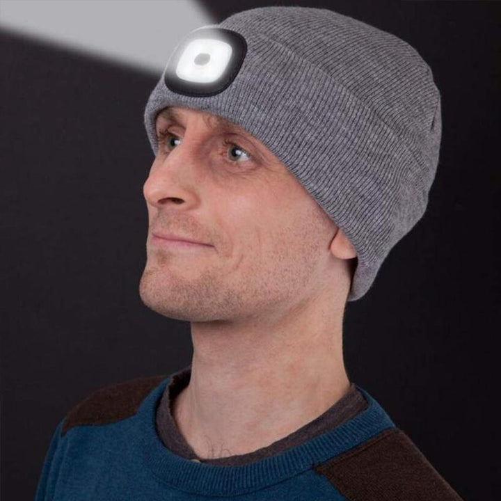 Czapka z odpinaną lampką LED