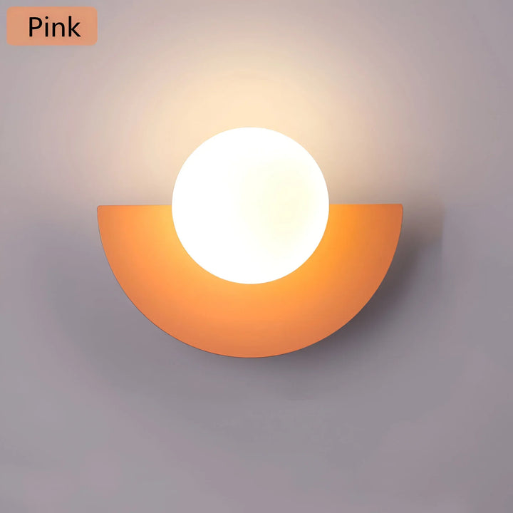 LumiGlow – Nowoczesna Lampa Ścienna w Kształcie Półokręgu