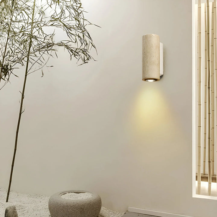 StoneLuxe – Naturalna Lampa Ścienna z Trawertynu