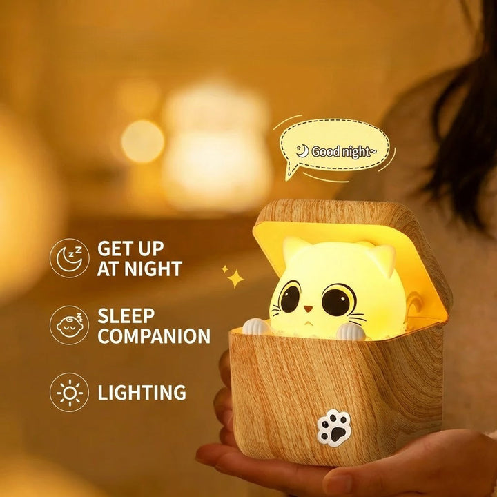 Urocza Lampka Nocna z Drewnianym Kotkiem Peekaboo |
