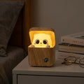 Urocza Lampka Nocna z Drewnianym Kotkiem Peekaboo |