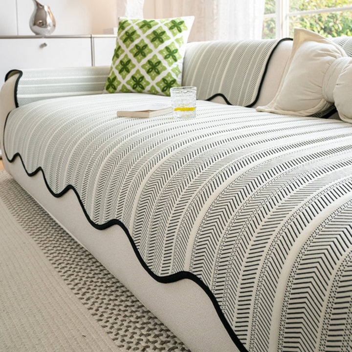 Pokrowiec na Sofę Aurivelle w Wzór Jodełki z Falbanym Wykończeniem