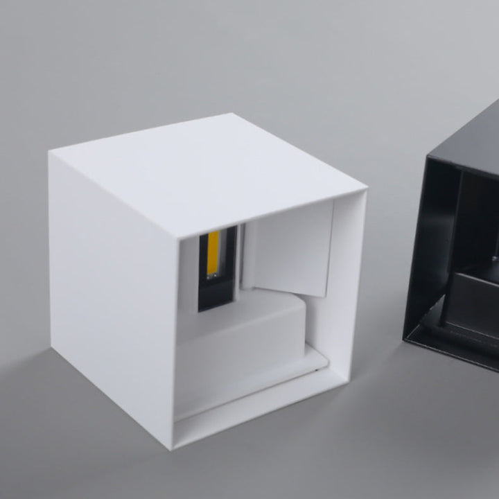 Nowoczesna Minimalistyczna Wodoodporna Lampa Ścienna LED w Kształcie Sześcianu z Aluminium i Szkła do Sypialni