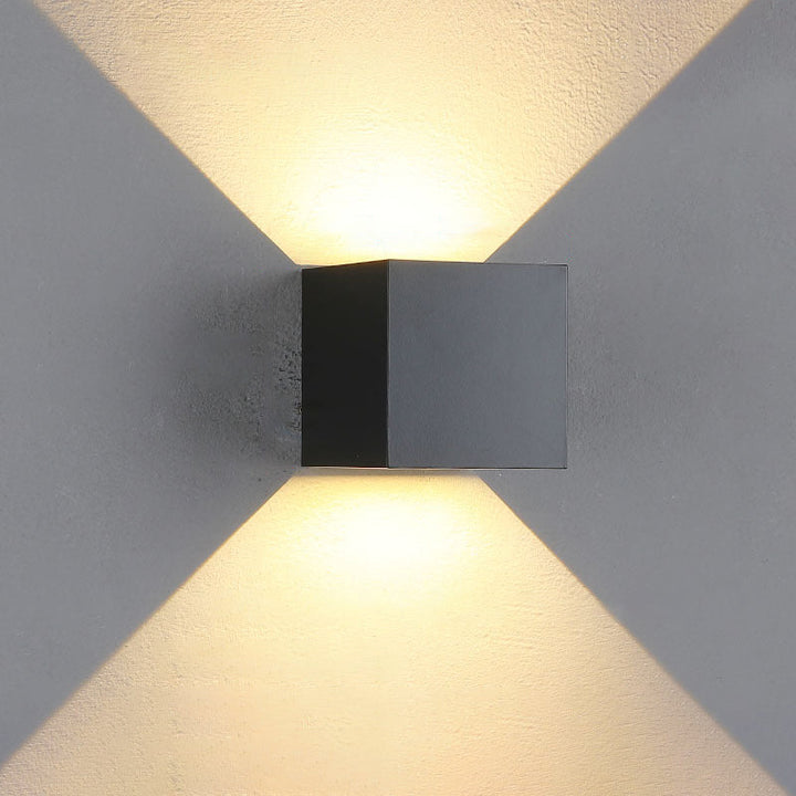 Nowoczesna Minimalistyczna Wodoodporna Lampa Ścienna LED w Kształcie Sześcianu z Aluminium i Szkła do Sypialni