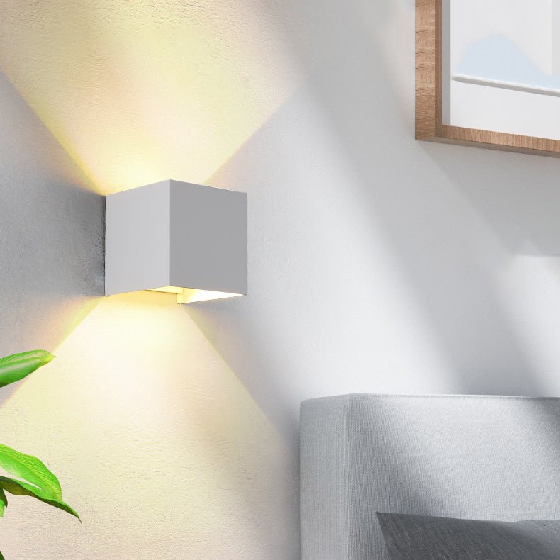Nowoczesna Minimalistyczna Wodoodporna Lampa Ścienna LED w Kształcie Sześcianu z Aluminium i Szkła do Sypialni