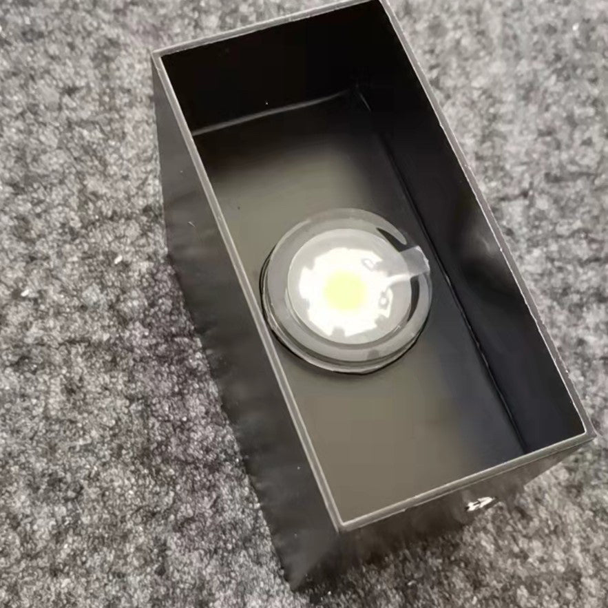 Nowoczesna Minimalistyczna Wodoodporna Lampa Ścienna LED w Kształcie Sześcianu z Aluminium i Szkła do Sypialni