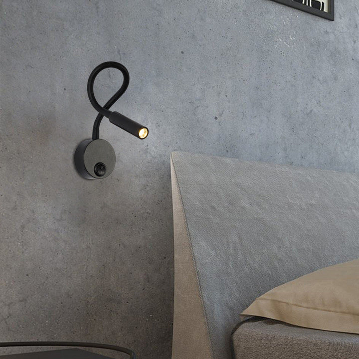 Nowoczesna minimalistyczna lampa LED do czytania na ścianę z elastycznym, giętkim metalowym rurką do sypialni