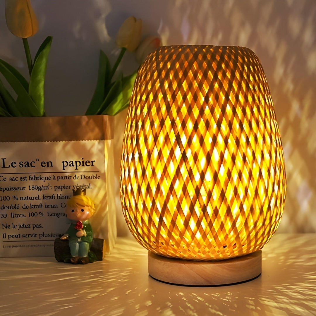 Lampa Aura - Stołowa lampa z bambusa z zasilaniem USB do sypialni