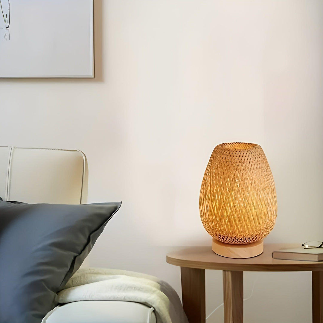 Lampa Aura - Stołowa lampa z bambusa z zasilaniem USB do sypialni
