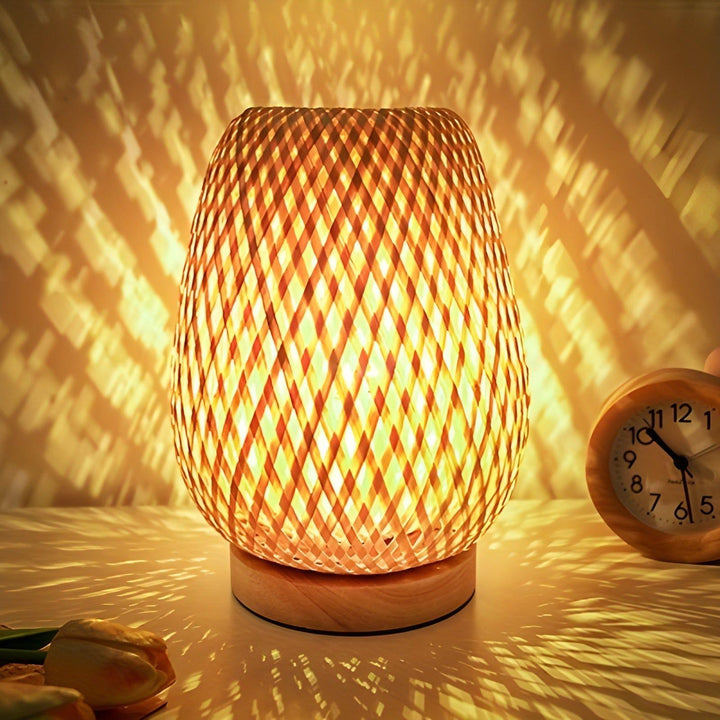 Lampa Aura - Stołowa lampa z bambusa z zasilaniem USB do sypialni