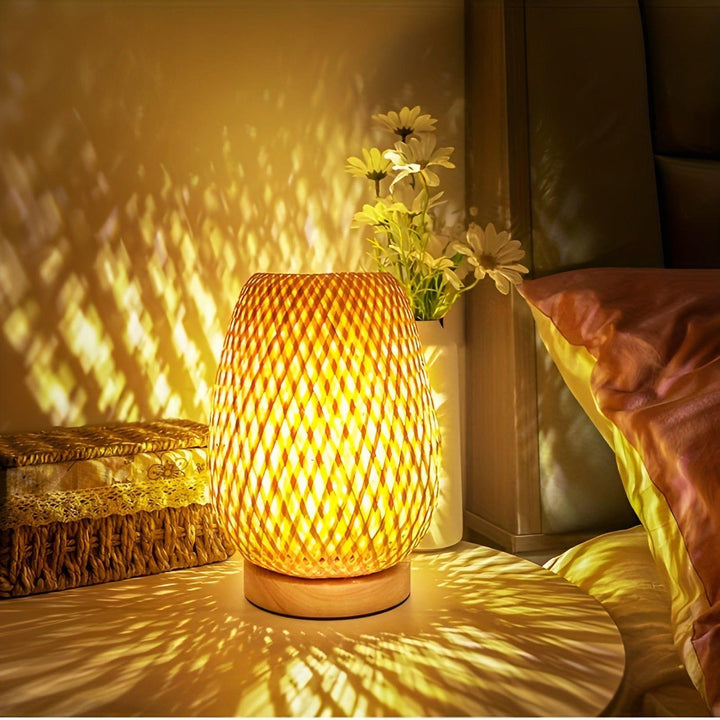 Lampa Aura - Stołowa lampa z bambusa z zasilaniem USB do sypialni