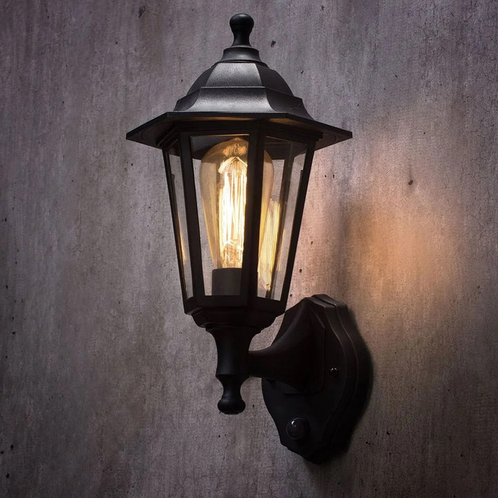 Czarna Vintage Lampa Wisząca na Zewnątrz z PIR