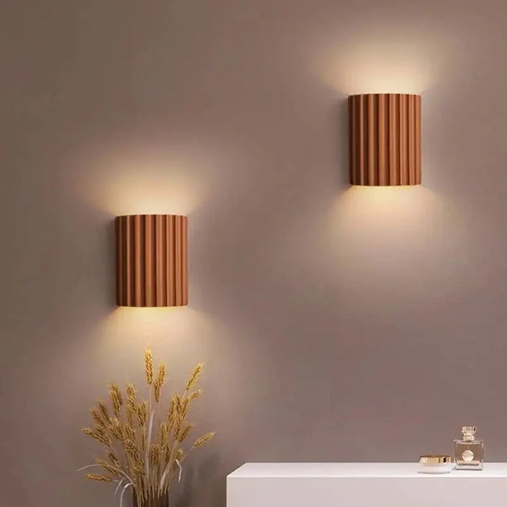 WarmthAura – Lampa ścienna wykonana z żywicy syntetycznej