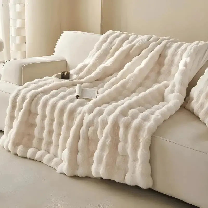 Koc Grzewczy - ciepły koc na zimę - sofa