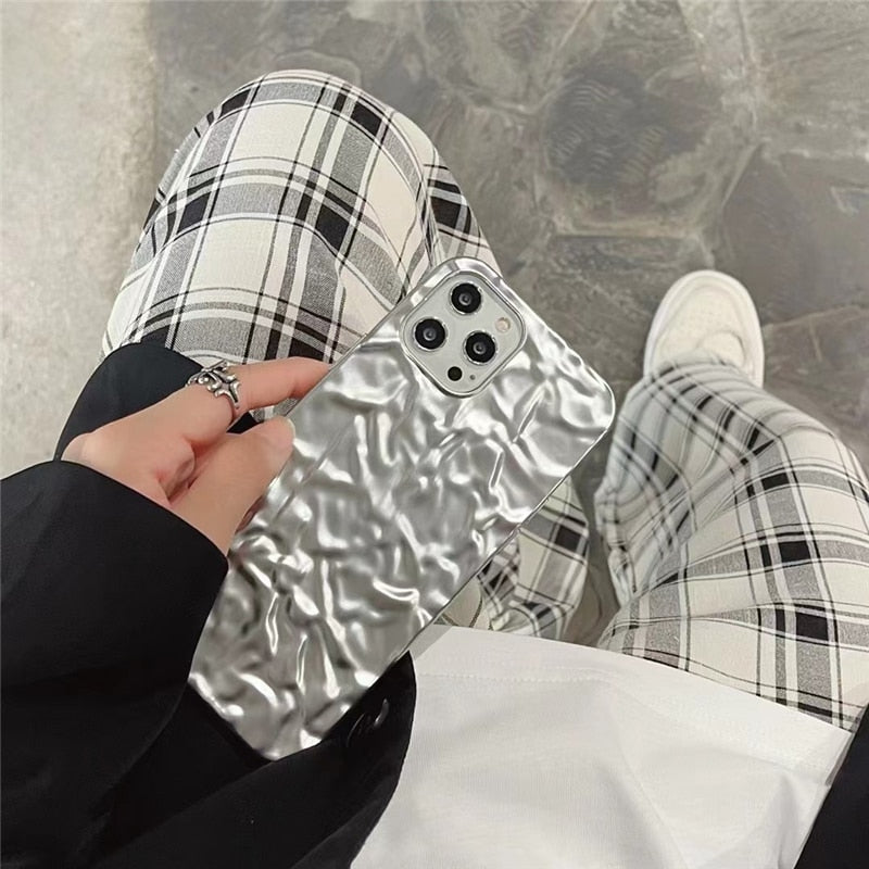 Etui na iPhone w wzór folii aluminiowej