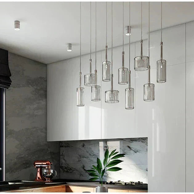 Lampa wisząca do stołu jadalnego wykonana ze szkła