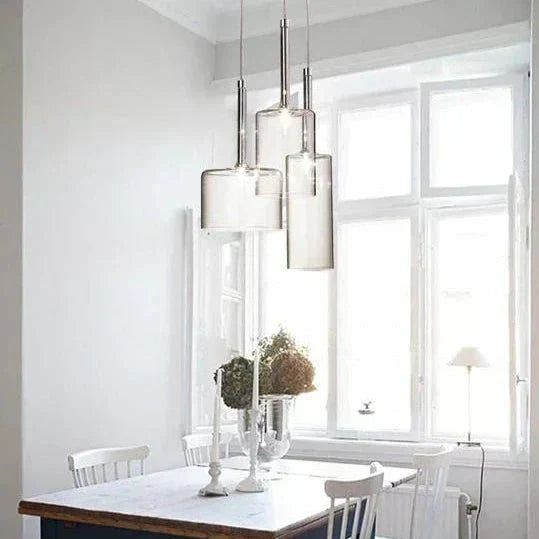 Lampa wisząca do stołu jadalnego wykonana ze szkła