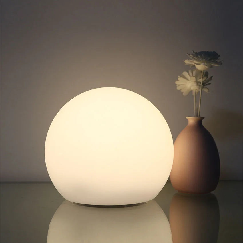 GlowSphere – Lampa stołowa z nowoczesnym, światowym urokiem