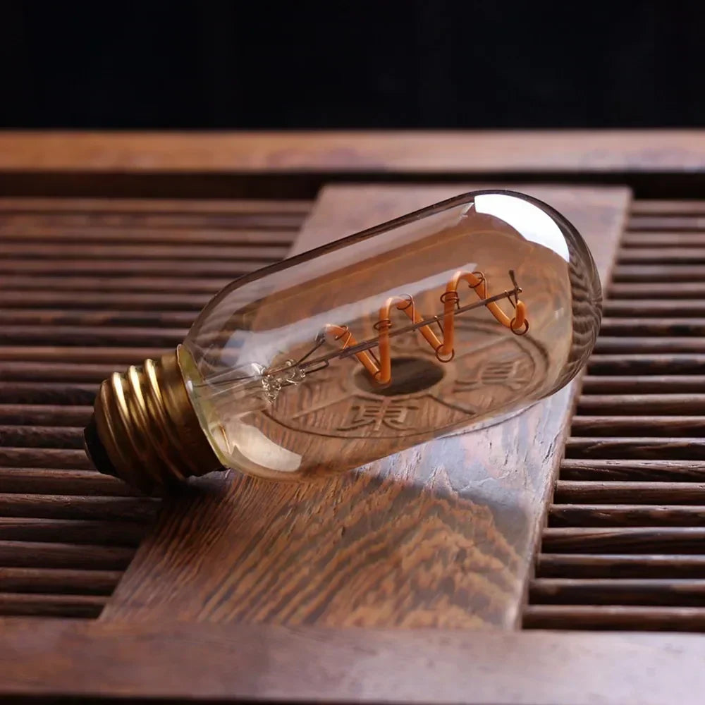 Ściemnialna Vintage Żarówka LED (3W, E27) - Złoty Spiralny Włókno do Żyrandoli i Oświetlenia Dekoracyjnego