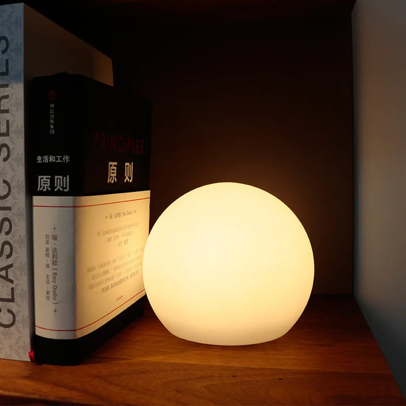GlowSphere – Lampa stołowa z nowoczesnym, światowym urokiem