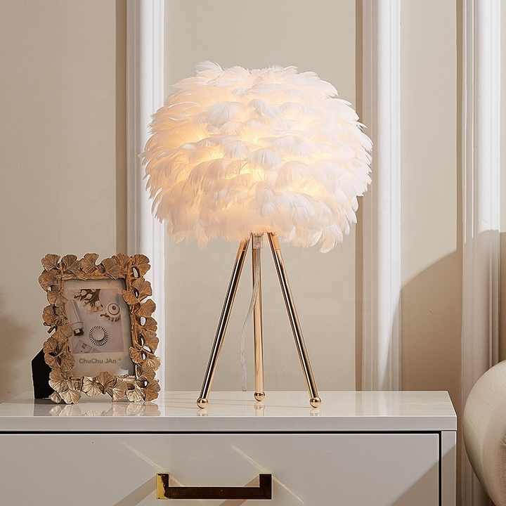 Lampa Stołowa - FeatherLux - Światło Regulowane - Elegancki Design Piór