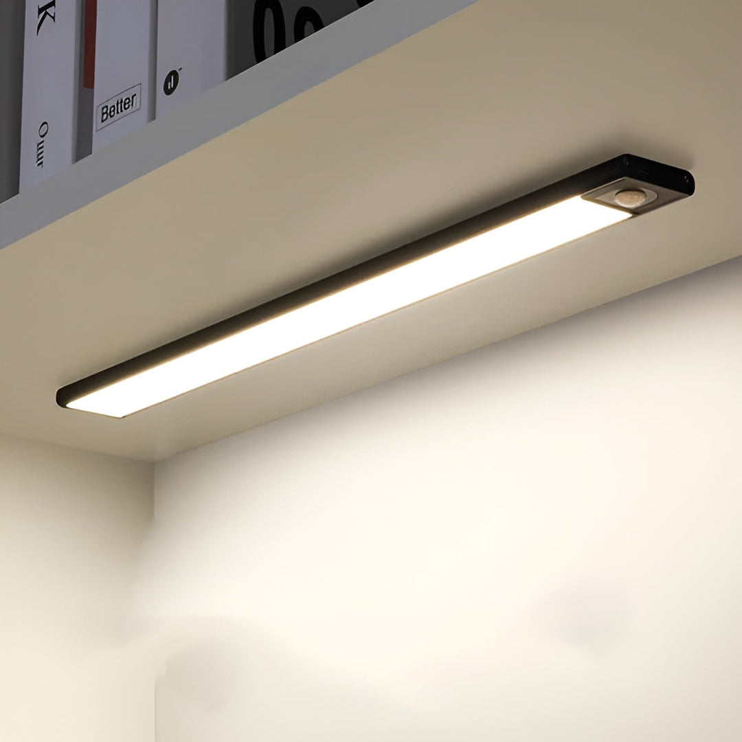 | Ładowalna lampa LED z innowacyjnym czujnikiem ruchu