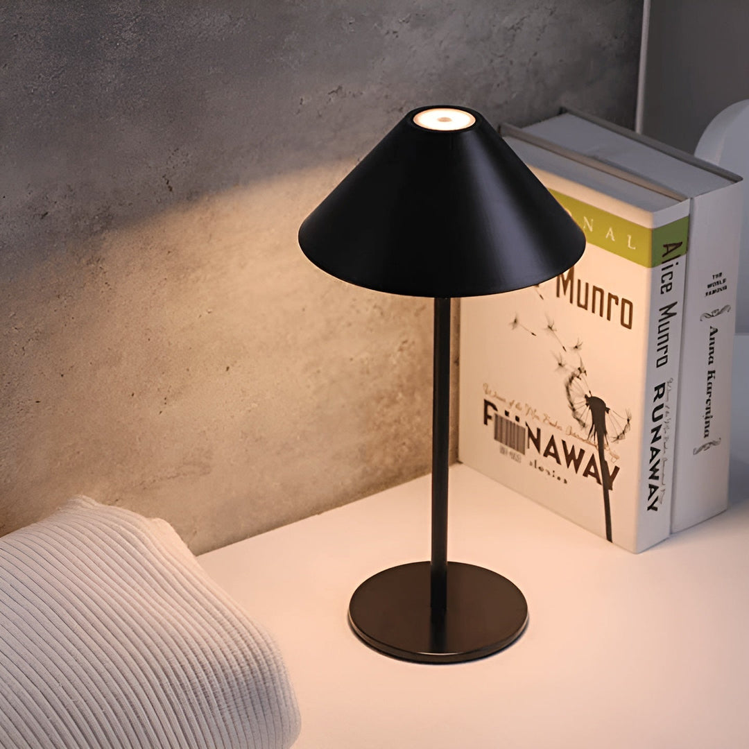 LumiLuxe - Przyciemniana Nordycka Lampa Stołowa LED z Dotykowym Sterowaniem