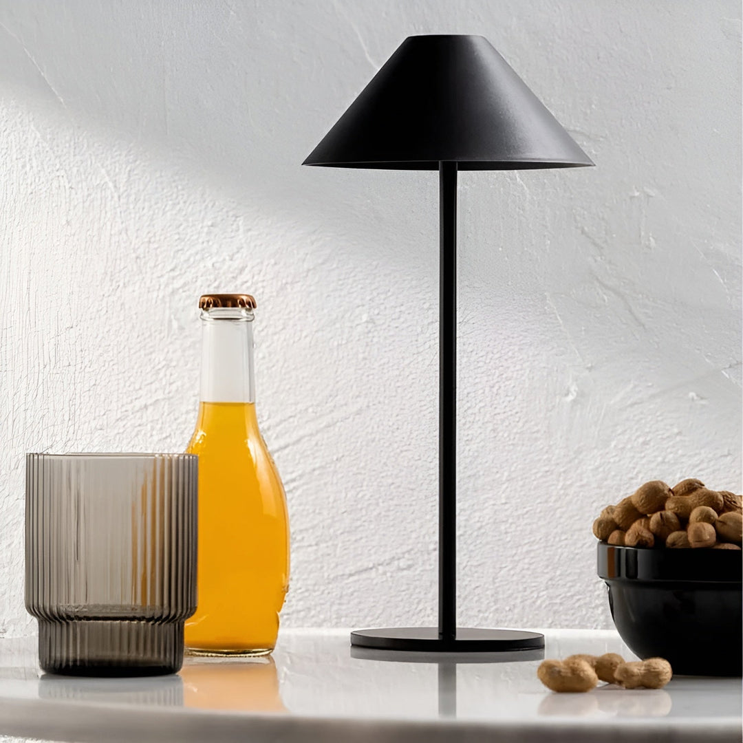 LumiLuxe - Przyciemniana Nordycka Lampa Stołowa LED z Dotykowym Sterowaniem