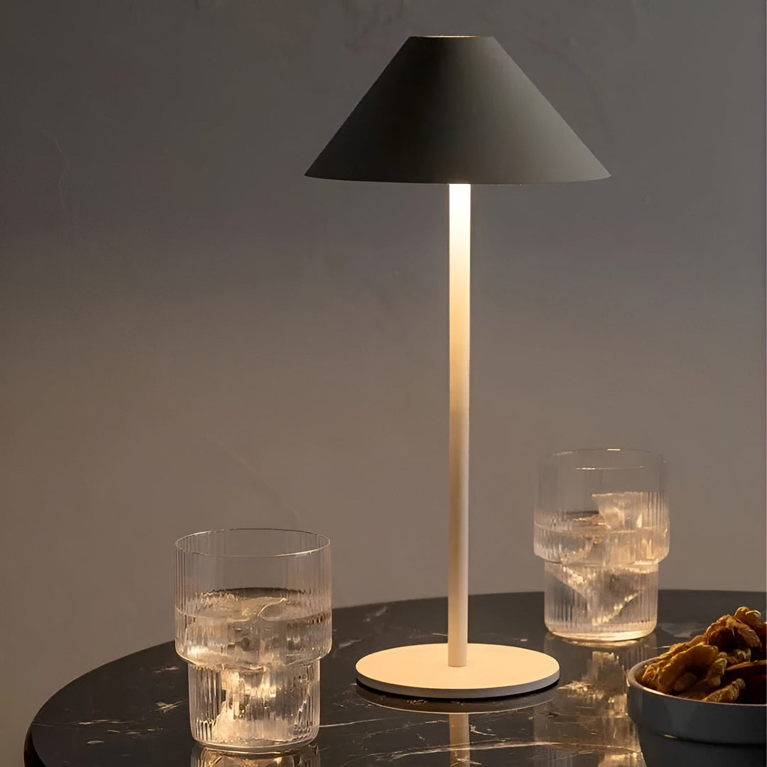 LumiLuxe - Przyciemniana Nordycka Lampa Stołowa LED z Dotykowym Sterowaniem