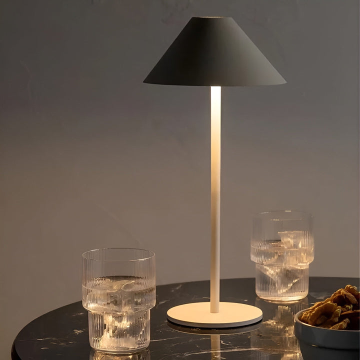 LumiLuxe - Przyciemniana Nordycka Lampa Stołowa LED z Dotykowym Sterowaniem