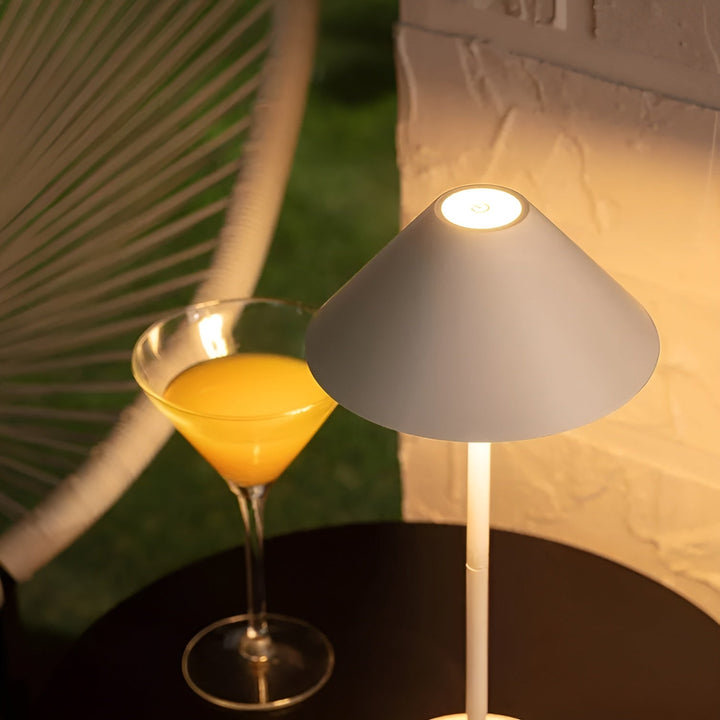 LumiLuxe - Przyciemniana Nordycka Lampa Stołowa LED z Dotykowym Sterowaniem