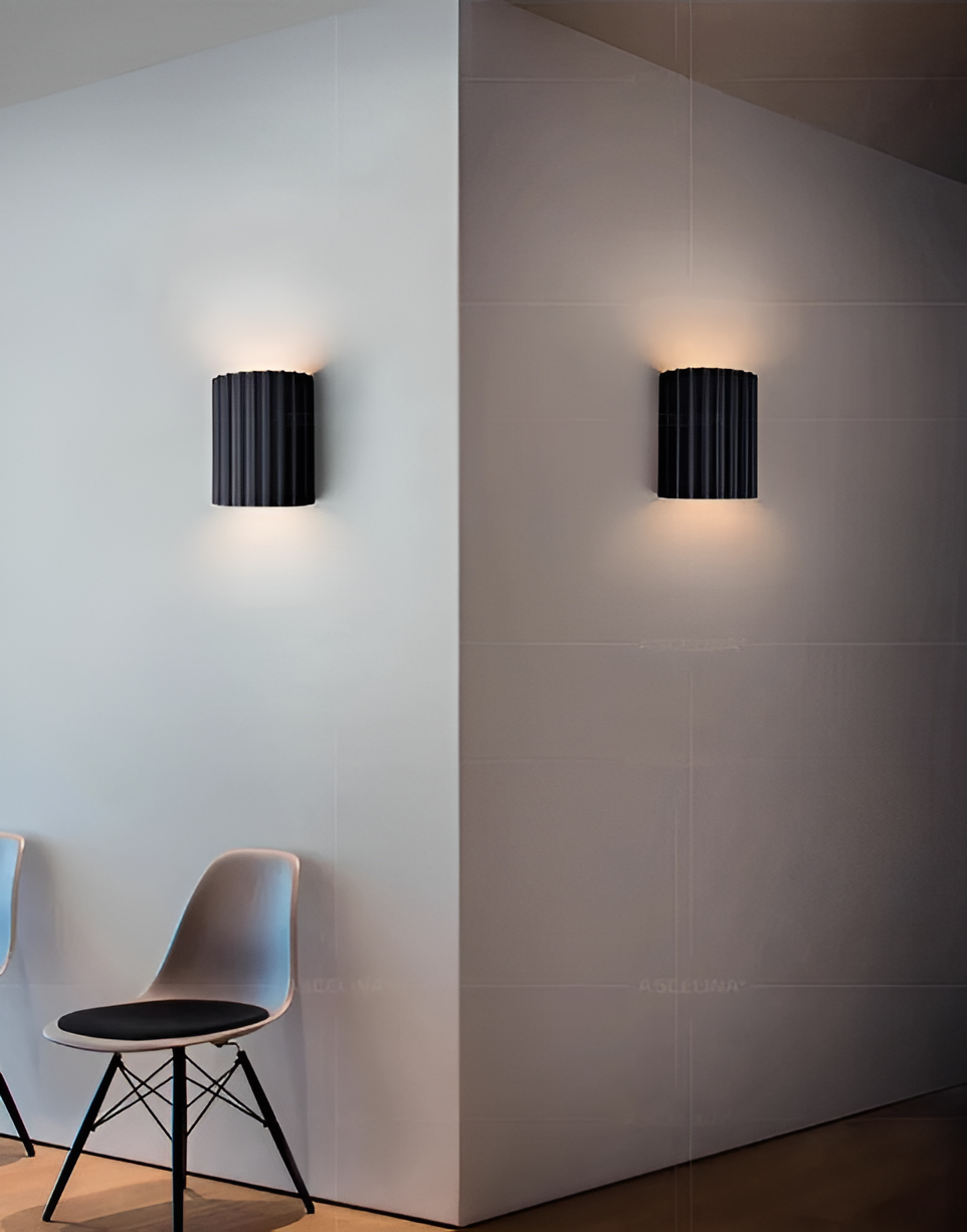 Paskowy LED kinkiet wykonany z żywicy dla nowoczesnej nordyckiej atmosfery