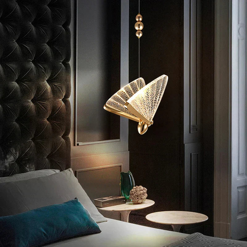 Lampa wisząca inspirowana motylami