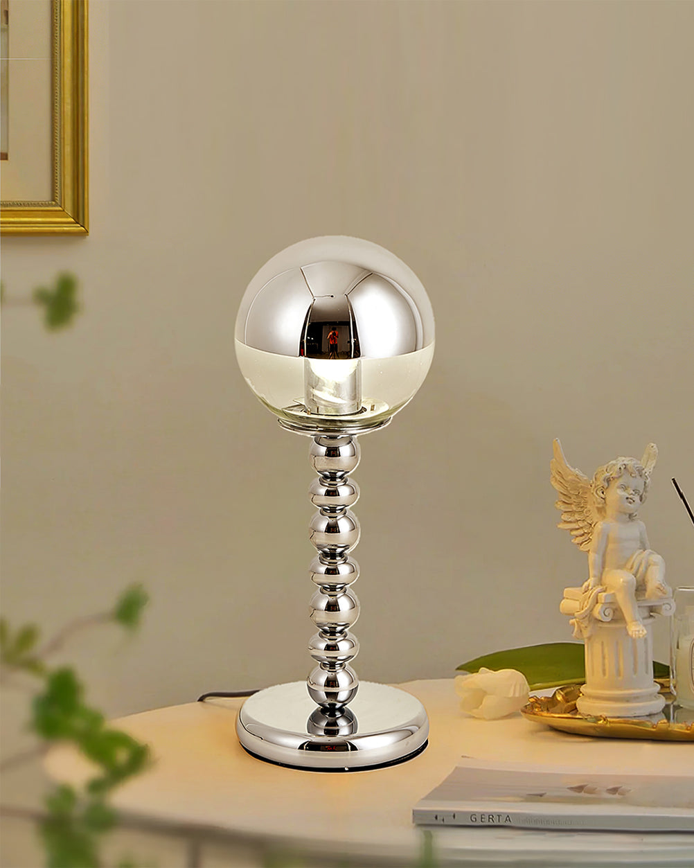MirrorGlow – Minimalistyczna Lampa Stołowa w Chromie