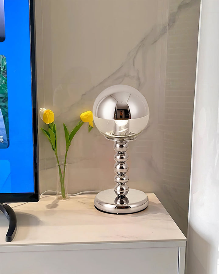 MirrorGlow – Minimalistyczna Lampa Stołowa w Chromie