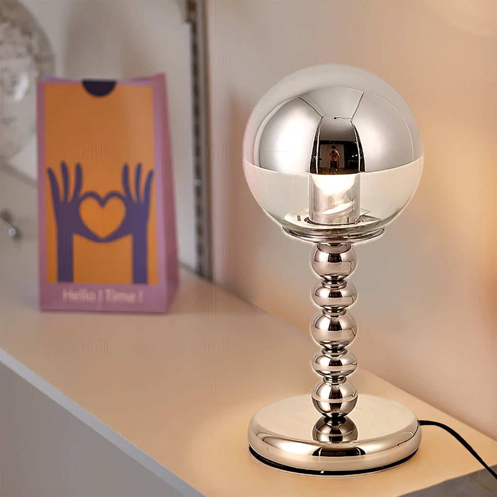 MirrorGlow – Minimalistyczna Lampa Stołowa w Chromie