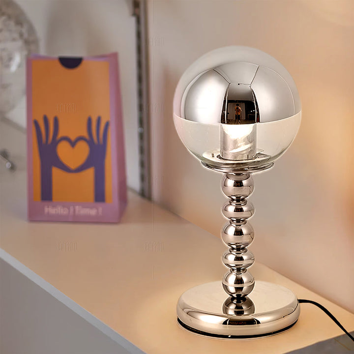 MirrorGlow – Minimalistyczna Lampa Stołowa w Chromie