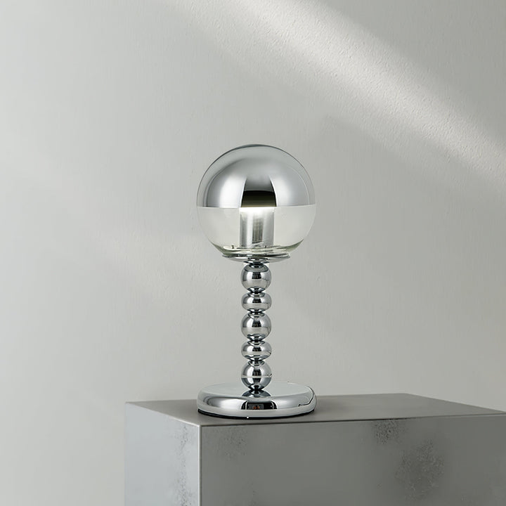 MirrorGlow – Minimalistyczna Lampa Stołowa w Chromie