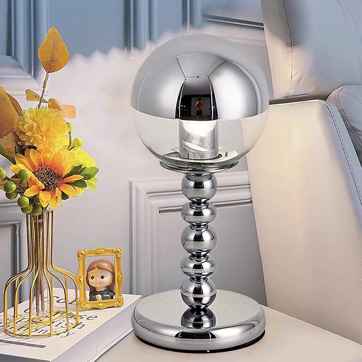 MirrorGlow – Minimalistyczna Lampa Stołowa w Chromie